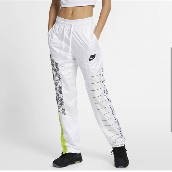 Nike Women's Woven Track Trousers
Sweats Pants Joggers White/Black Size … - Picture 3 of 13